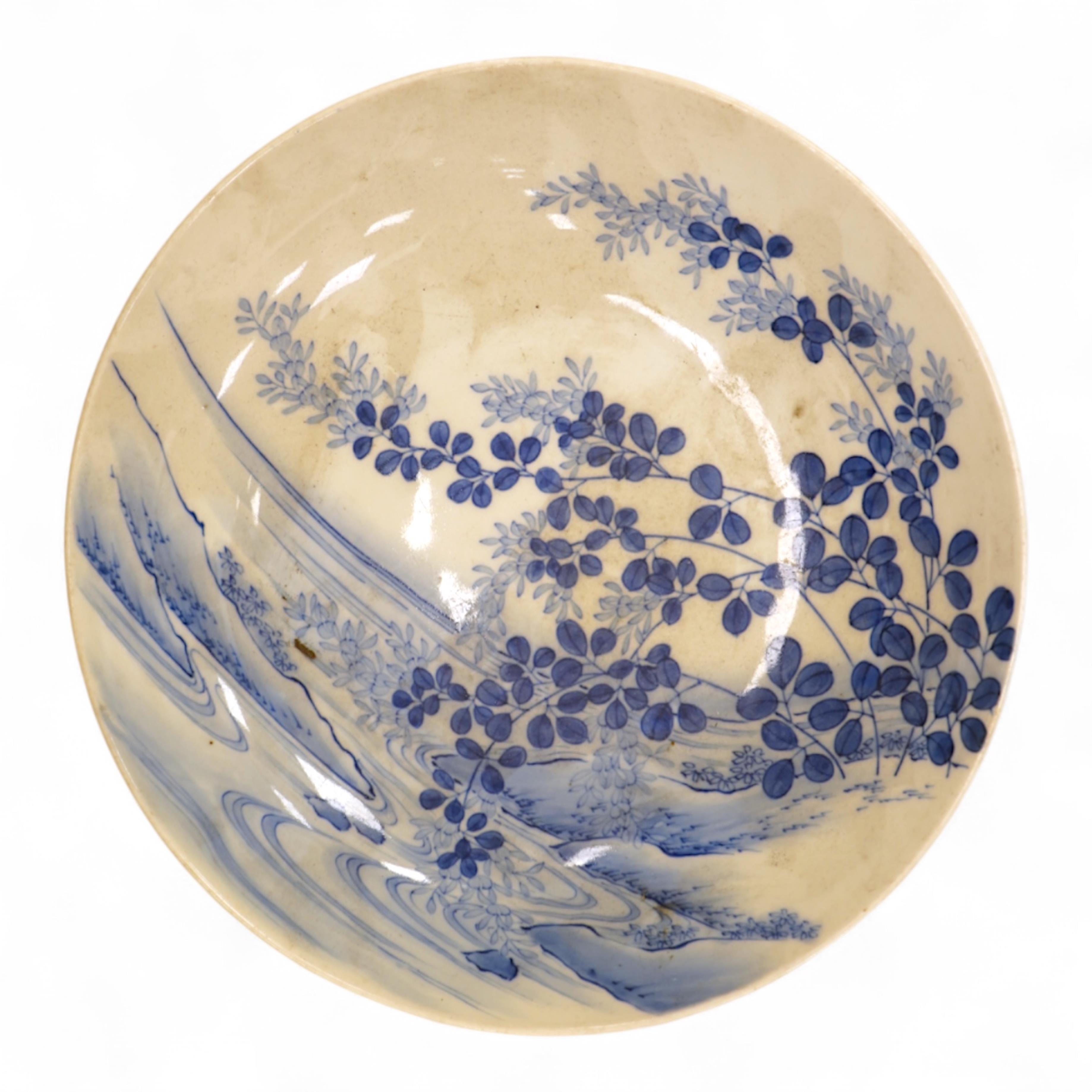 A Japanese Nabeshima style footed dish, 21cm diameter